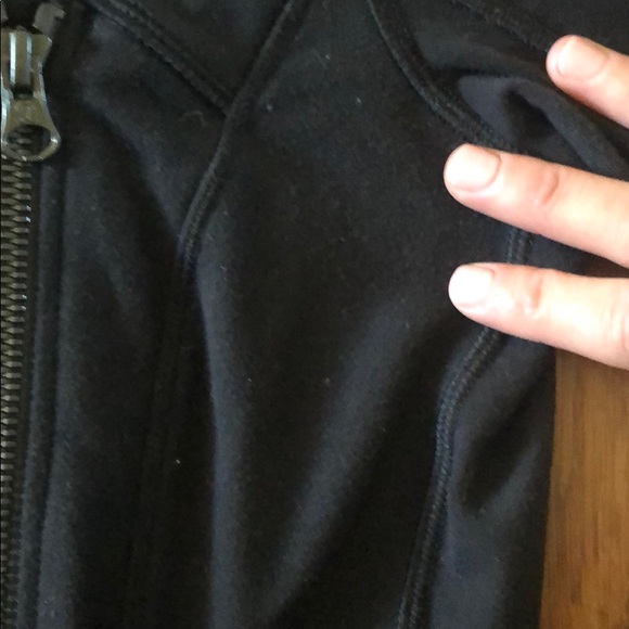 Lululemon “bhakti” jacket, size 4 - Picture 3 of 3